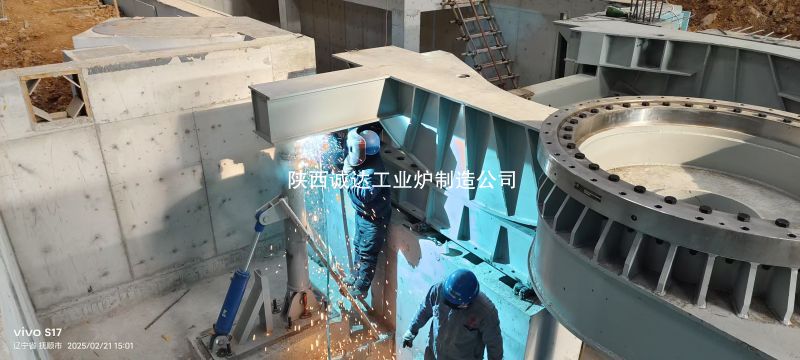 我公司自主研發(fā)的國內(nèi)首臺豎井預(yù)熱等離子直流電弧爐正式啟動安裝！