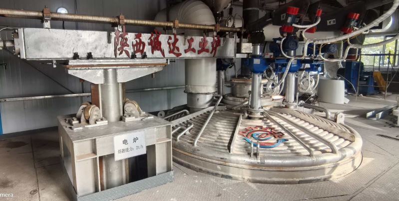 重磅突破！我司 2000KVA 粉煤灰熔融直流電弧爐成功開爐，引領(lǐng)固廢資源化新賽道