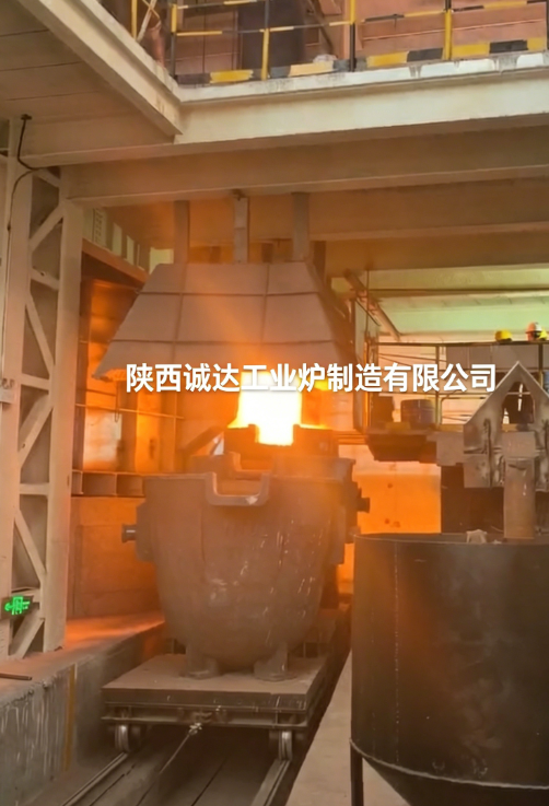 喜報(bào)！陜西誠(chéng)達(dá)為新疆某企業(yè)打造的中低碳錳鐵精煉爐項(xiàng)目順利投產(chǎn)出鐵