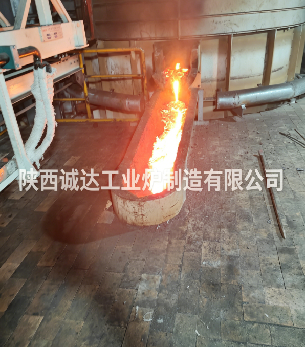 喜訊落地！陜西誠(chéng)達(dá)為重慶客戶定制釩鐵直流爐順利開爐出鐵